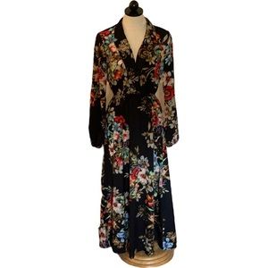 Beautiful long floral print dress. Elastic waist. Collared neck. Elastic wrist.